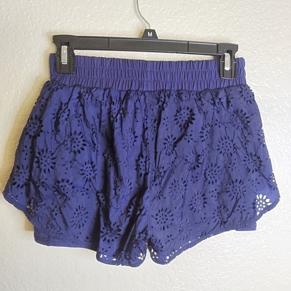 Aerie Chill Play Move Running Shorts With Crepe Layer Flower Cut Outs sz S - Picture 6 of 8